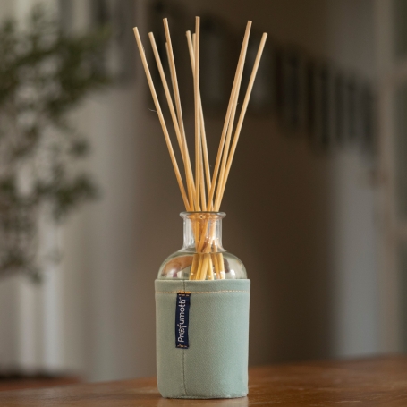 Diffusore ambiente con bastoncini rivestito in velluto color verde acqua
